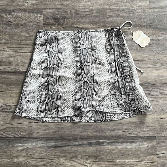 NWT Altar’d State Snakeskin Print Faux Wrap Skirt Size Large - Picture 1 of 4
